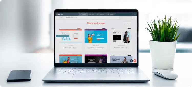 Pantalla de un computador portátil en la plataforma de creación de landing pages de Escala