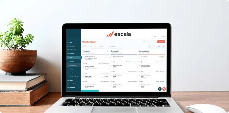 Pantalla de un computador con el CRM de Escala en referencia a la mejor herramienta para la gestión de ventas en la actualidad